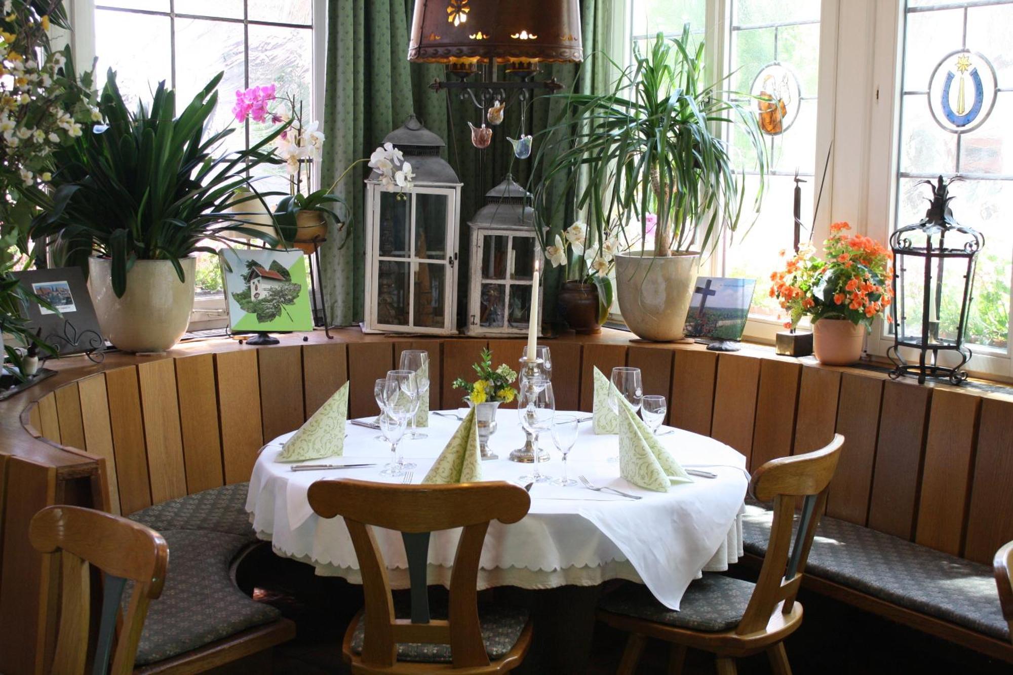 Gasthof Hotel Rose Obereisenheim Экстерьер фото