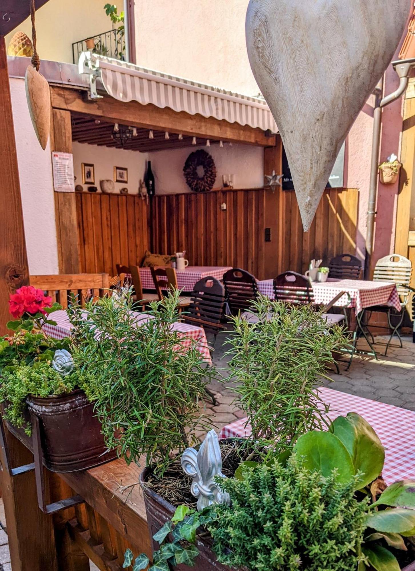 Gasthof Hotel Rose Obereisenheim Экстерьер фото
